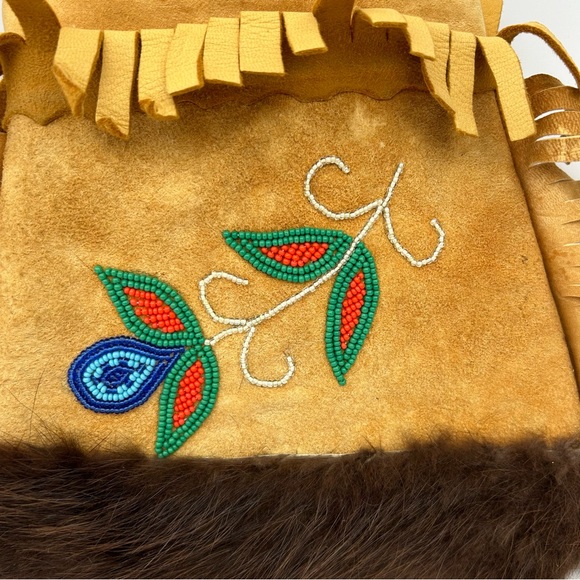 Vintage Native American Beaded Floral Pattern Leather Buckskin Gauntlet Mittens - Picture 3 of 5